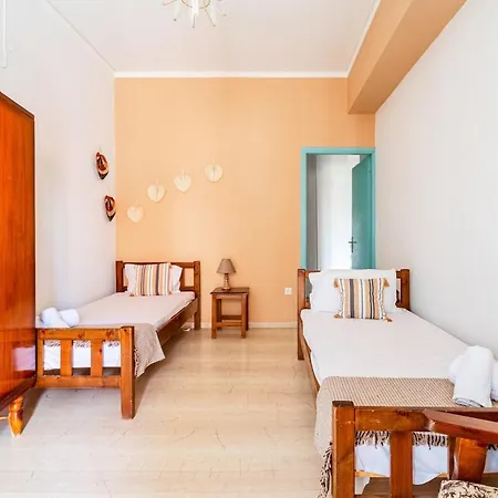 Spacious 5-person By Alecos Apartament Poros (Kefalonia)