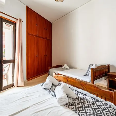 Appartamento Spacious 5-person By Alecos
