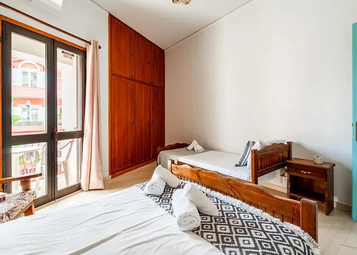Διαμέρισμα Spacious 5-person By Alecos