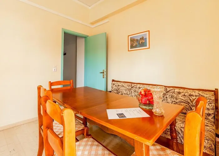 Διαμέρισμα Spacious 5-person By Alecos Πόρος